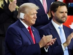 Trump Tampil Lagi, Selamat dari Penembakan