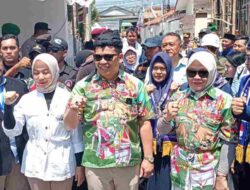 Gaya Aminudin dan Ina Dwi Lestari Mendaftar, Pakai Balutan Batik Motif UKM Bayuangga