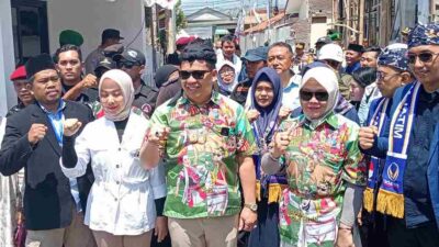 Gaya Aminudin dan Ina Dwi Lestari Mendaftar, Pakai Balutan Batik Motif UKM Bayuangga