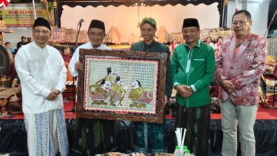 WAYANG: Peringati HUT ke 63 , Bank Jatim Cabang Jombang Gelar Wayang Kulit