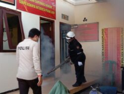 Antisipasi Serangan Nyamuk Aedes Aegypti 11 Polsek di Polres Malang di Fogging