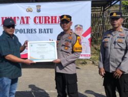 Wakapolres Batu Kompol Danang Dapat Piagam Penghargaan dari Kades Bumiaji