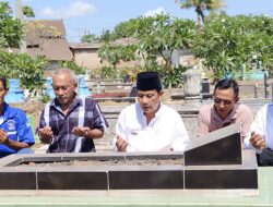 Sebelum Daftar ke-KPU Malang, Gunawan Ziarah ke Makam Orang Tua dan Bupati Malang Pertama