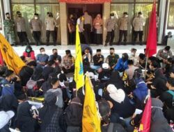 Kawal Putusan MK, Aliansi Mahasiswa Nganjuk Datangi Gedung DPRD Setempat