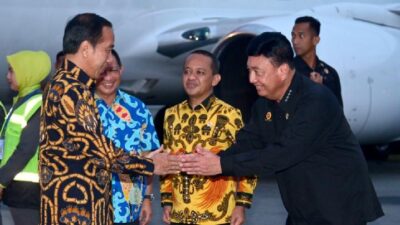 Ft: Kepala Badan Intelijen Negara, Budi Gunawan, turut menyambut Presiden Jokowi di Bandar Udara Sentani, Kabupaten Jayapura, Provinsi Papua, pada Senin, 22 Juli 2024. (ist).