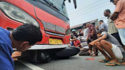 Akibat Kehilangan Keseimbangan, Pelajar Pengendara Motor Tewas Terlindas Bus