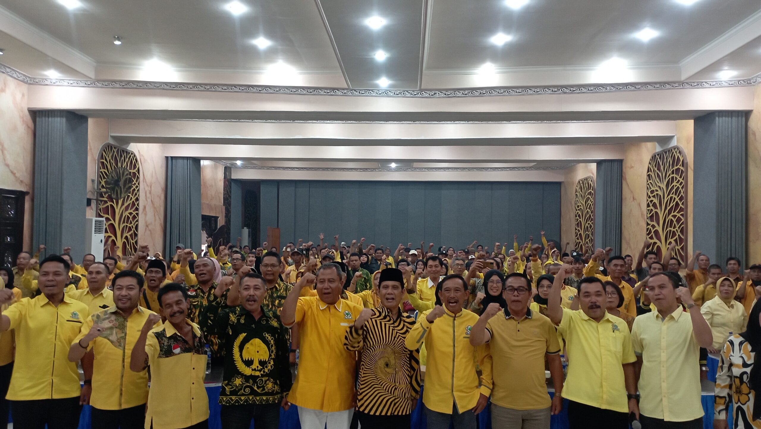FT. Foto deklarasi pemenangan Dewan Pimpinan Daerah (DPD) Golkar Kabupaten Malang ke Gunawan Wibisono dan dokter Umar Usman (GUS) dalam Pilkada Kabupaten Malang. (MemoX/nif).