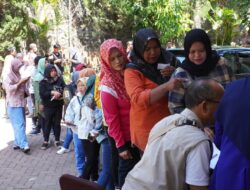 Percepatan Penanganan Inflasi, 182 Pekerja Pabrik Rokok di Kota Batu Terima BLT DBHCHT