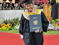 Raih Gelar Doktor di Unmer Malang, Bupati Sumenep Ingatkan Wisudawan Ada Peran Orang Tua