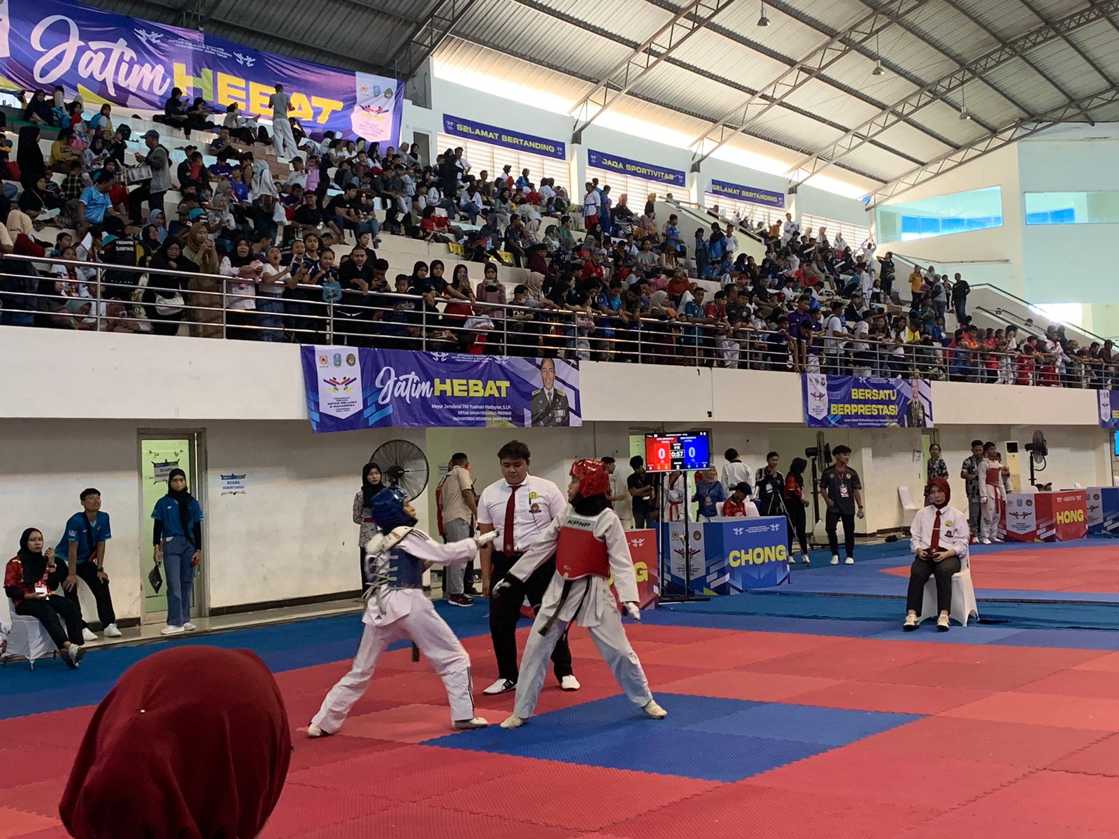 Ft: Pembukaan Kejurprov Taekwondo antar Pelajar dan Mahasiswa se Jawa Timur di GOR Ken Arok, Kota Malang.(MemoX/fat)