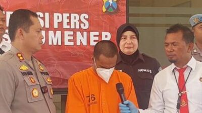 Ft: Pelaku saat berada di Polres Sumenep. (Ist).