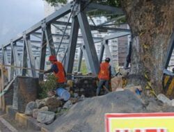 Bangun Dinding Pembatas di Ujung Jembatan Soehat Sisi Barat, Langkah Pemprov Jatim untuk Hindari Kecelakaan