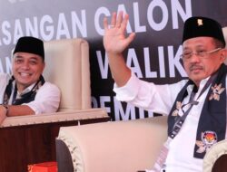 Duet Petahana Surabaya Eri-Armuji Bentuk Tim Lawan Kotak Kosong