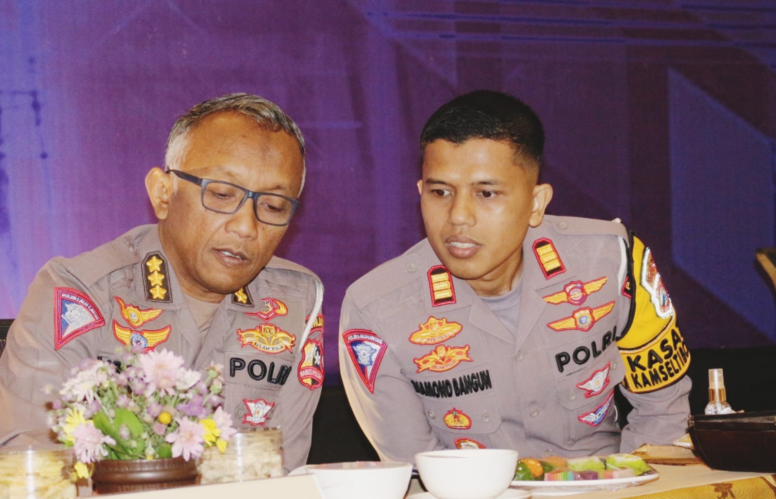 DAMPINGI: Kombes Pol. Vendra didampingi AKP Diamond saat giat Monev Sosialisasi Modul Blackspot dan Trouble Spot T.A. 2024.