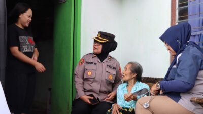 Jajaran Perwira Polres Batu Sapa Warga Dalam Giat Jum’at Curhat