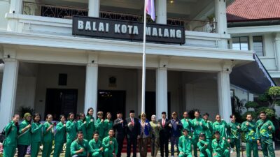Ft: Pemkot  Malang bersama para atlet berprestasi, di kantor Pemkot Malang. (MemoX/fat)