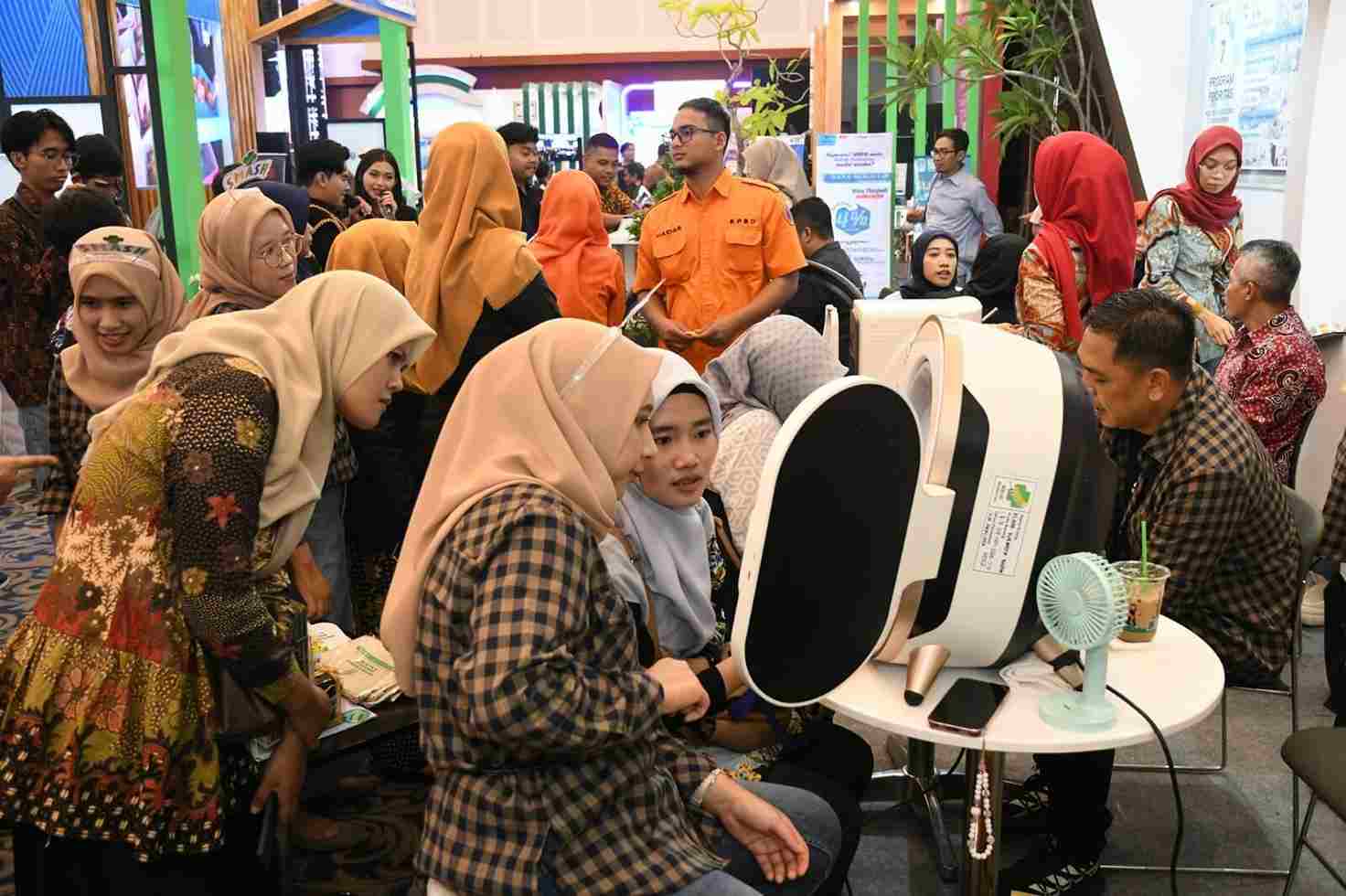 Stand Pemkab Bojonegoro di Pameran Pelayanan Publik Jawa Timur Menarik Perhatian Pengunjung