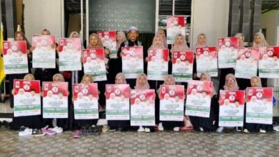 FT. Proses foto bersama dalam sosialisasi Khofifah-Emil. (MemoX/istimewa).