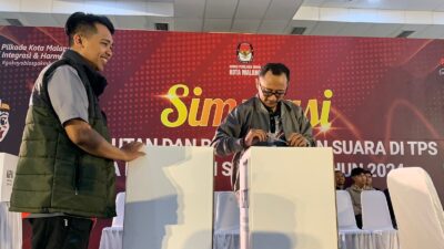 Ft: Simulasi pemungutan dan penghitungan suara dalam pilkada 2024 di Islamic Center Kota Malang. (MemoX/fat)