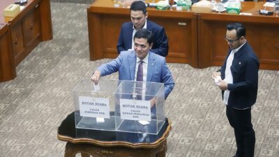 Ft: Ketua Komisi III DPR RI Habiburokhman saat memberikan suara dalam pemilihan pempinan KPK dan dewas. (ist).