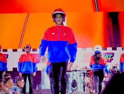 Rayakan 34 Tahun JNE, Tampilkan Jaket Baru Mr. Kurir