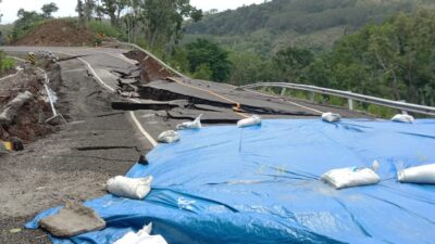 FT. Jalur Lintas Selatan (JLS) Malang Kelok 9, Desa Sumberoto, Kecamatan Donomulyo, Kabupaten Malang alami kerusakan.