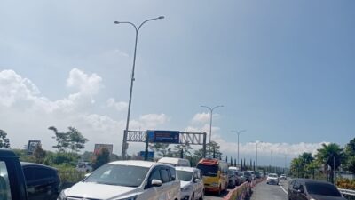 FT. Ilustrasi kendaraan yang berada di exit tol Singosari, Kabupaten Malang. (MemoX/nif).