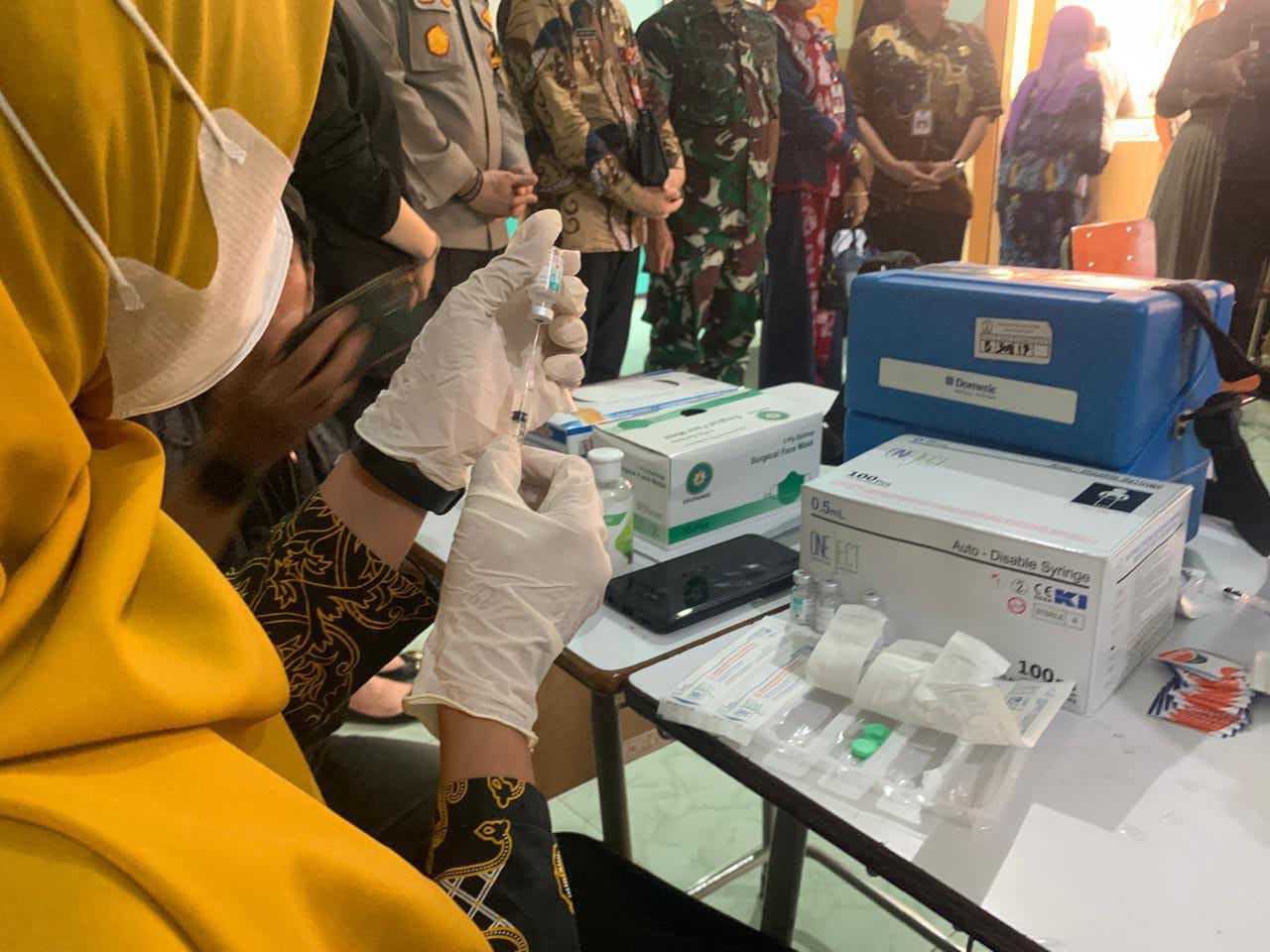 Ft: Vaksinasi HPV yang dilakukan di SMPN 3 Kota Malang.(MemoX/fat