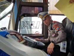 Polres Batu Lakukan Ramcek dan Tes Urine Sopir Bus Pariwisata Jelang Natal dan Tahun Baru 2025
