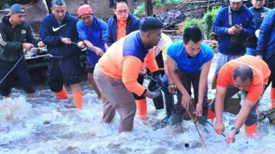 Pj. Gubernur Jatim Gerak Cepat Tinjau Banjir Bandang di Bondowoso, Pastikan Penanganan Berlangsung Cepat dan Tepat