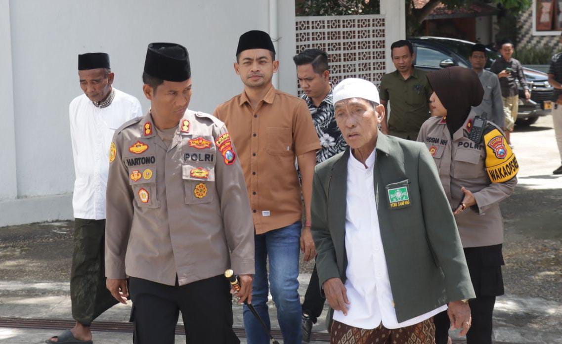 SAMBANGI: Sebagai warga baru Kapolres Sampang AKBP Hartono saat menyambangi Forkopimda dan Tokoh Ulama