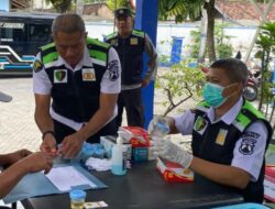 Polres Kediri Tes Urin Sopir Angkutan Umum di Terminal Pare