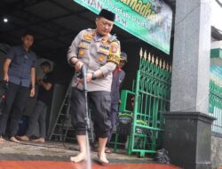 Sambut Ramadhan Kapolresta Malang Kota Ikut Bersihkan Rumah Ibadah