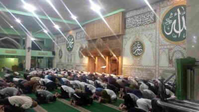 Warga Antusias Salat Tarawih Perdana di Masjid Agung Baiturrahman Kepanjen Malang