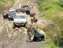 Jalan Rusak Parah, Warga Krayan Terpaksa Menginap di Hutan