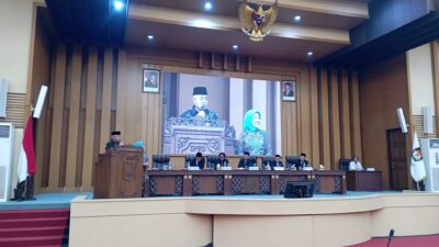 FT. Bupati Malang M Sanusi dan Lathifah Shohib saat memberikan sambutan usai ditetapkan sebagai Bupati Malang terpilih. (MemoX/nif).