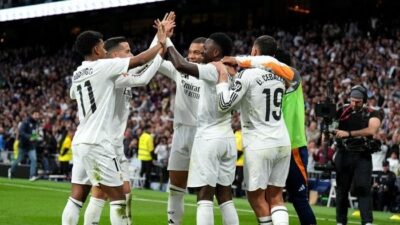 Ft: Real Madrid Merayakan Gol Keduanya di Santiago Bernabeu, tadi malam. (ist).