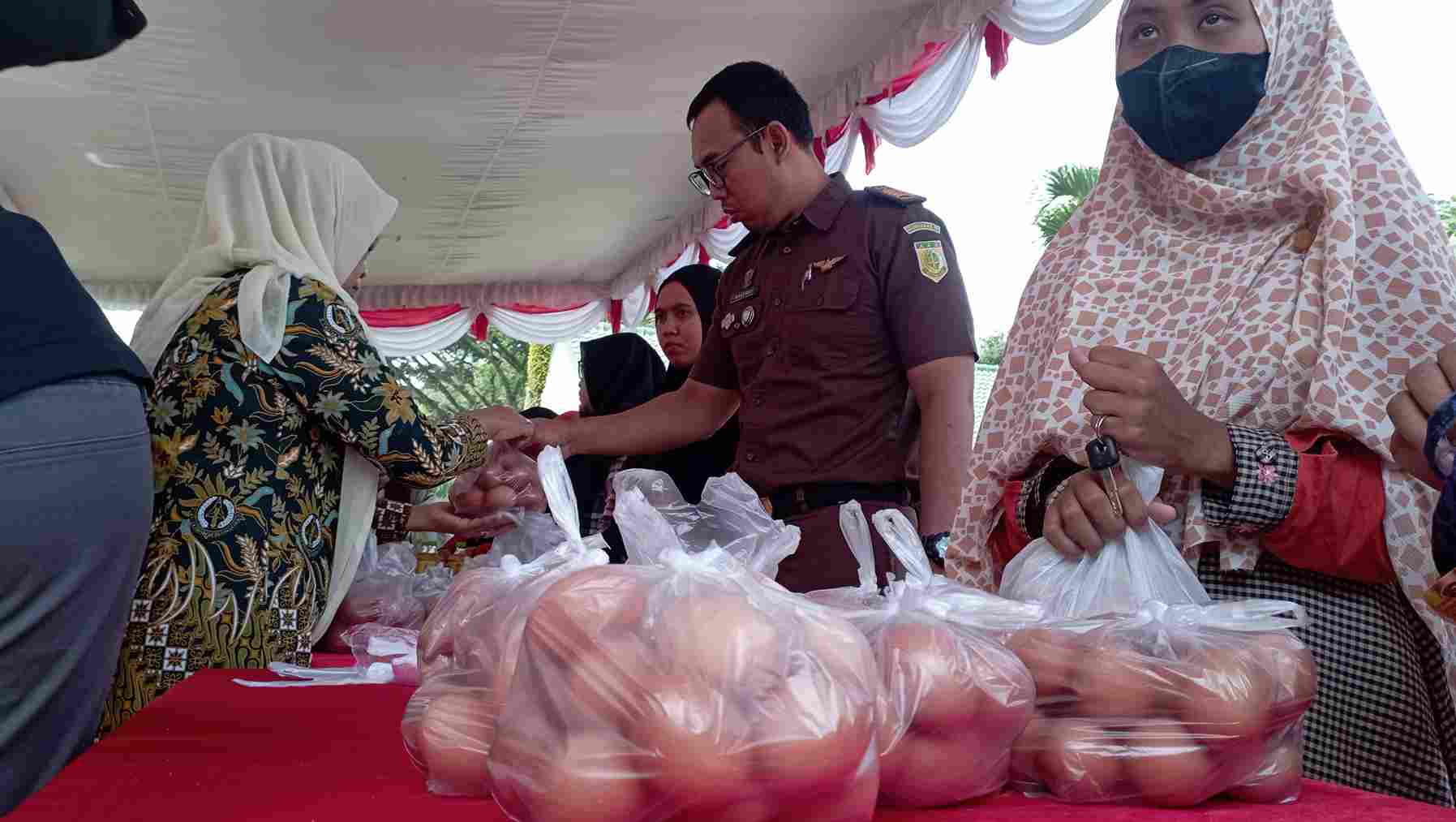 Cegah Kenaikan Harga Bahan Pokok, Kejari Kabupaten Malang Buka Pasar Murah