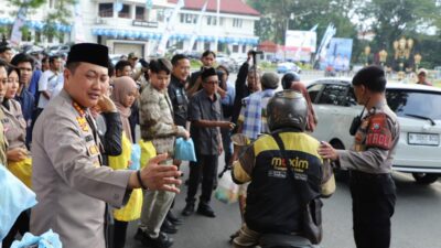 Pasca Aksi Demo di Gedung DPRD Polisi Kota Malang Bagikan Ratusan Paket Sembako