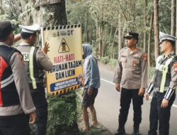Antisipasi Lakalantas Polres Malang Pasang Puluhan Cermin Cembung di Jalur Wisata Bromo