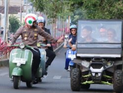Dengan Mengendarai Vespa Kapolres Batu Sapa Warga Sambil Cek Kondisi Kamtibmas