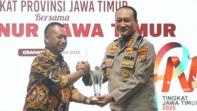 Kombes Pol Nanang Raih Penghargaan Rastra Sewakottama Award 2025 dari PWI Jatim