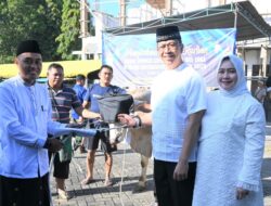 Bersama Masyarakat Danlanud Abd Saleh Rayakan Idul Adha 1446 H Sambil Menyerahkan Hewan Kurban