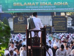 Ratusan Masyarakat Padati Polres Malang untuk Solat Idul Adha