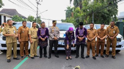 Ft : Pemkot Kediri menyerahkan Mobmas kepada 12 kelurahan untuk mendukung layanan transportasi warga.(ist.)