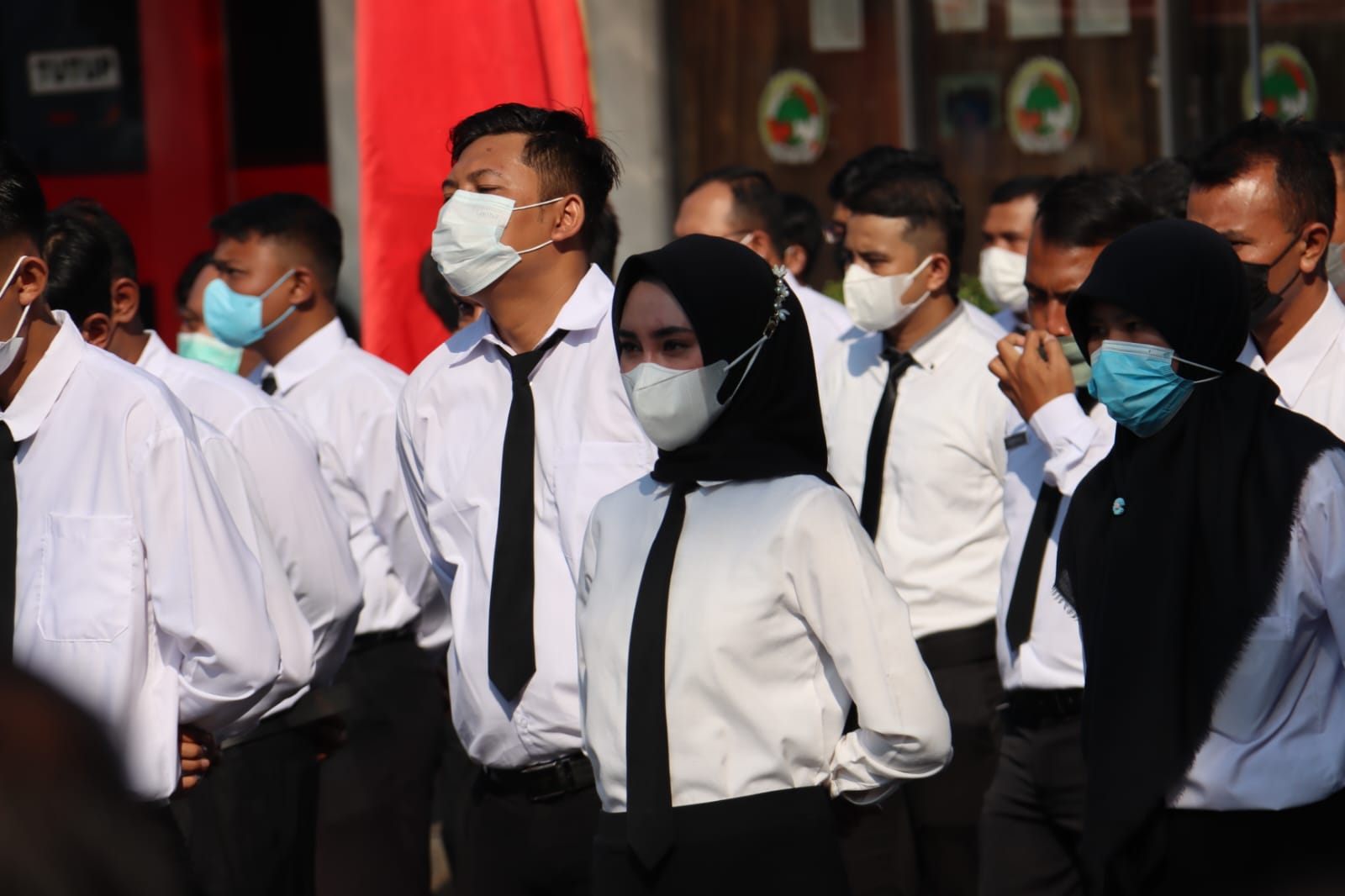 FT. Puluhan Pegawai Pemerintah dengan Perjanjian Kerja (PPPK) di lingkungan Pemerintah Kabupaten (Pemkab) Malang. (MemoX/nif).