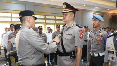 SERTIJAB: Kapolresta Malang Kota Kombes Pol Nanang saat pimpin Sertijab Kabagops Kompol Rusli