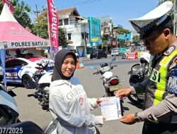 Satlantas Polres Batu Sebar Brosur Himbauan Operasi Patuh Semeru 2025