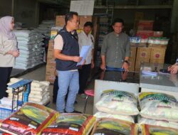 Antisipasi Beras Oplosan Polres Batu Bersama Dinas Terkait Sidak Toko Sembako