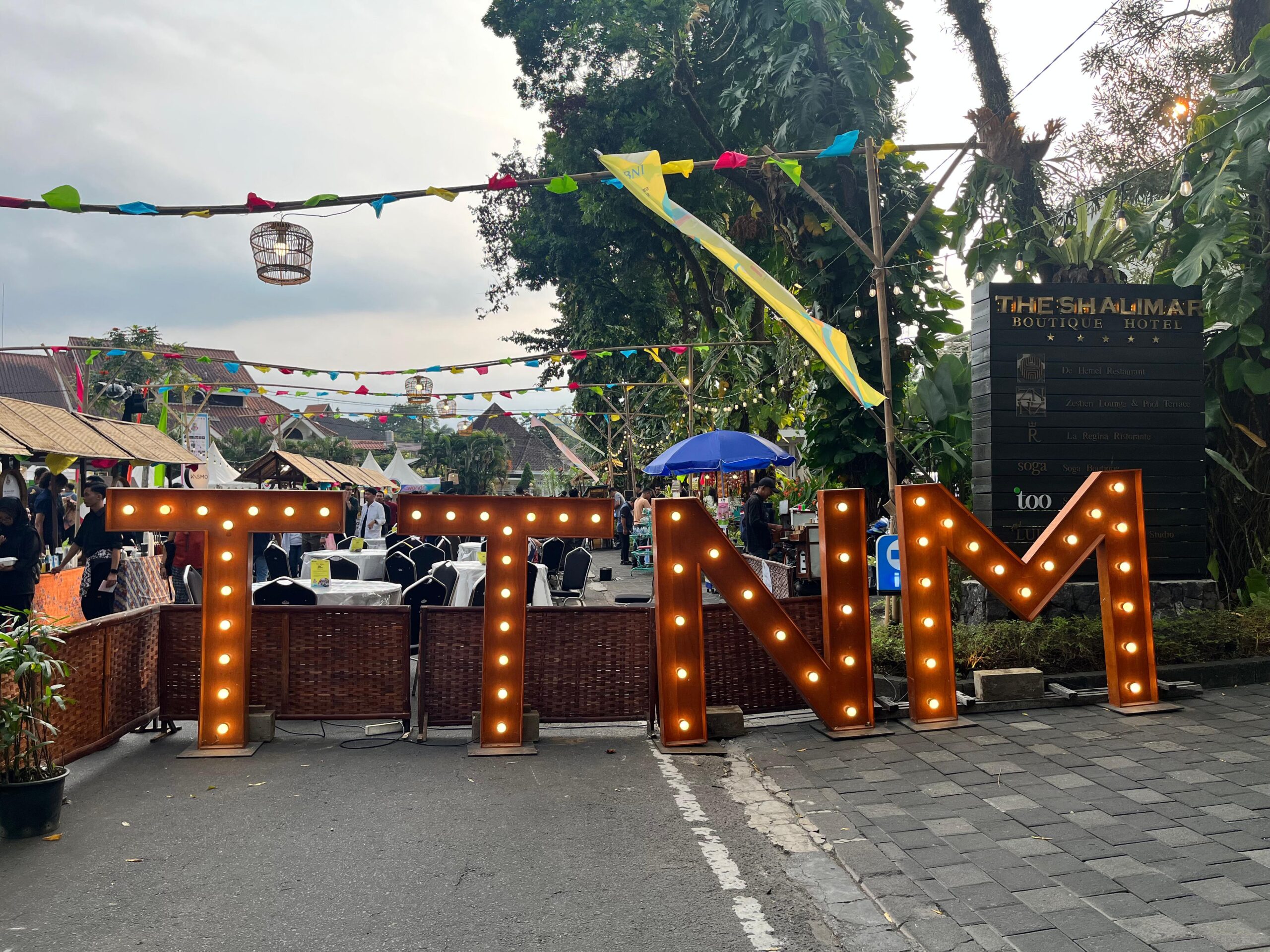 Tong- Tong Night Market Pesta Budaya & Kuliner Nusantara di Malang dengan Tema Topengan Malang. (Foto: Memox/Crys)